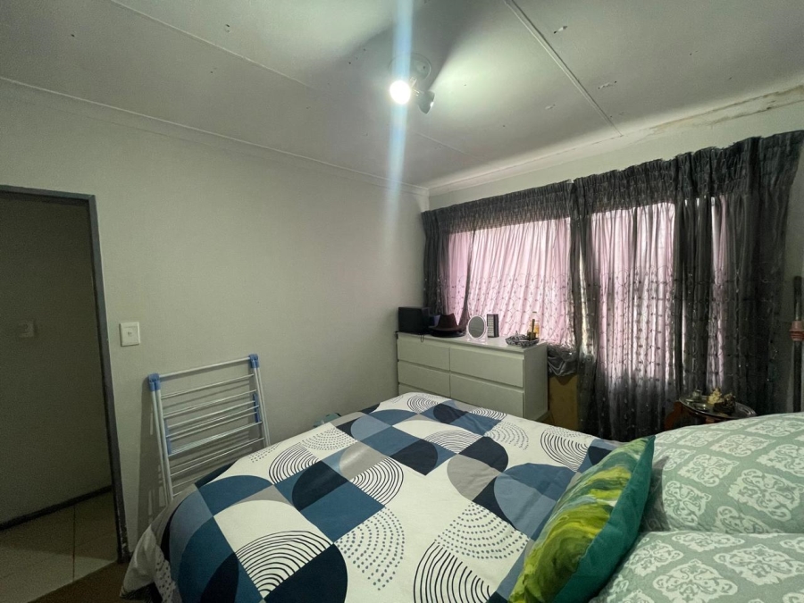 To Let 2 Bedroom Property for Rent in Vorna Valley Gauteng