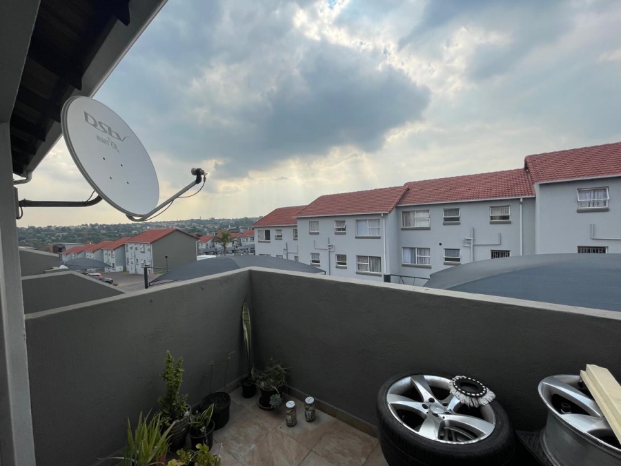 To Let 2 Bedroom Property for Rent in Vorna Valley Gauteng