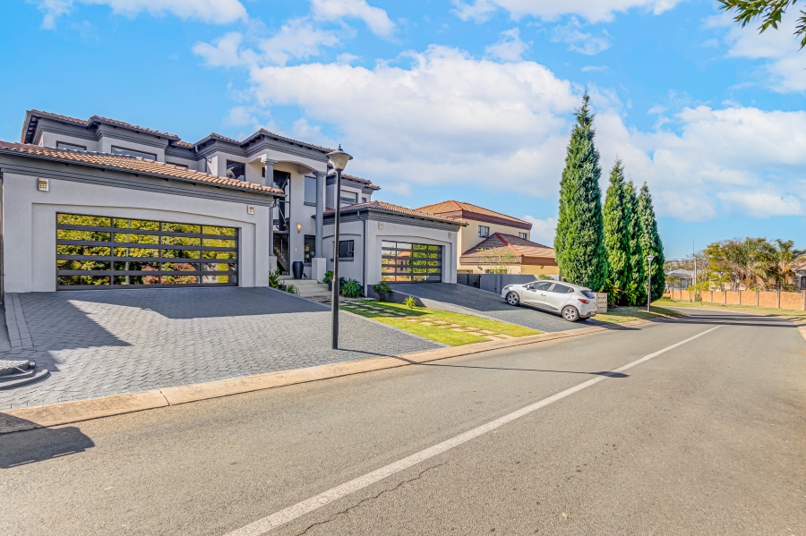 5 Bedroom Property for Sale in Blue Valley Golf Estate Gauteng