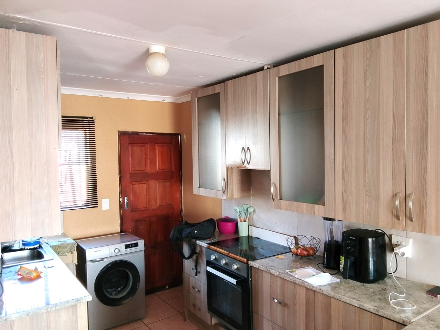 3 Bedroom Property for Sale in Clayville Gauteng