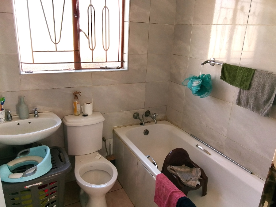 3 Bedroom Property for Sale in Clayville Gauteng