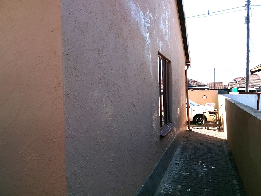 3 Bedroom Property for Sale in Clayville Gauteng