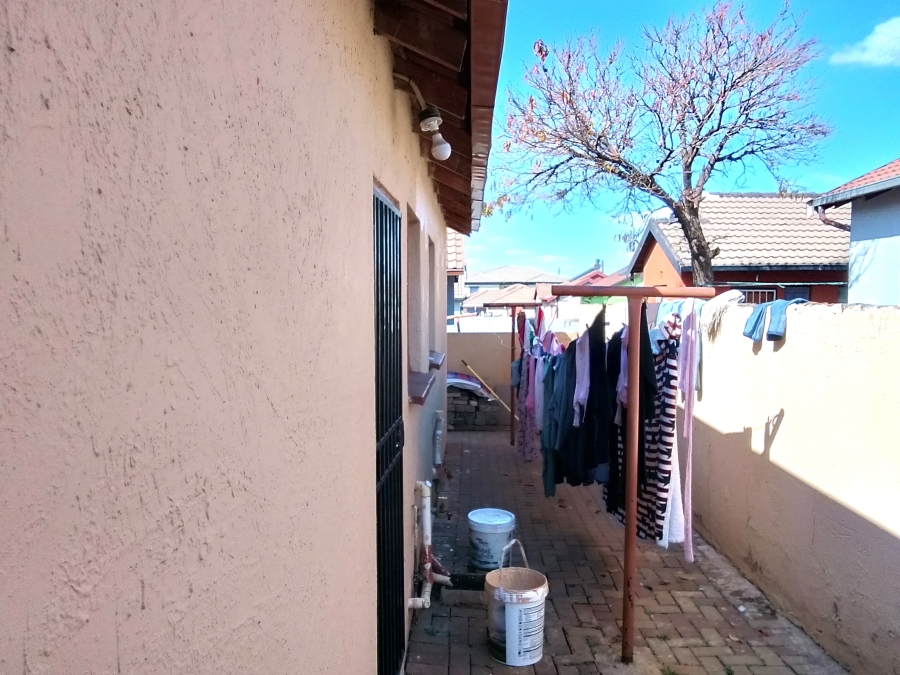 3 Bedroom Property for Sale in Clayville Gauteng
