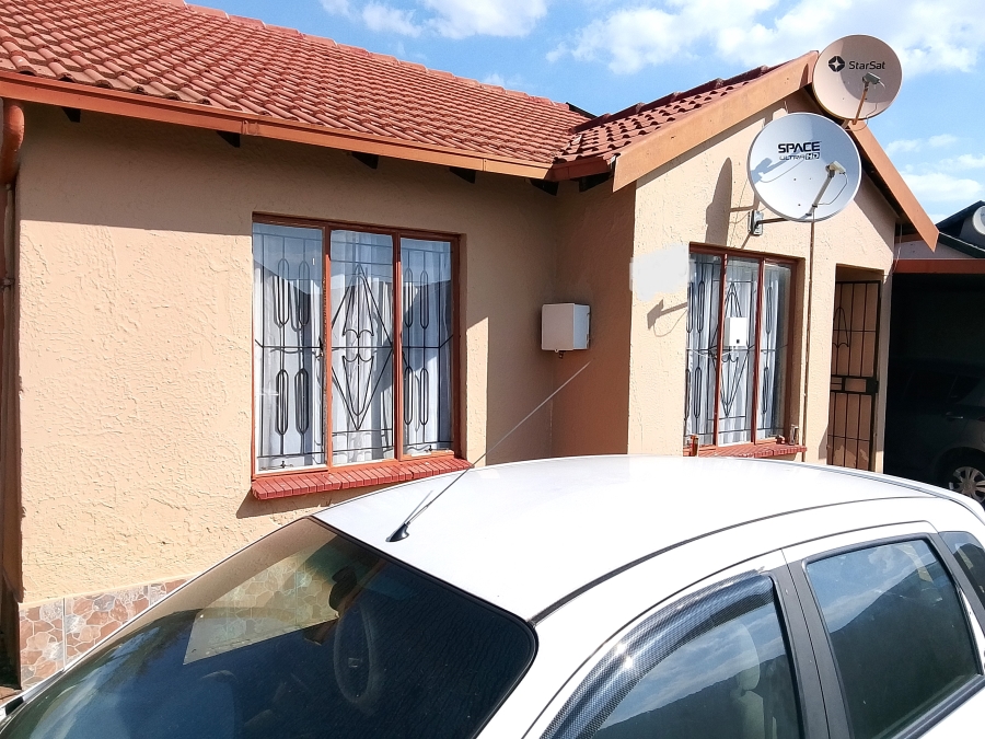 3 Bedroom Property for Sale in Clayville Gauteng