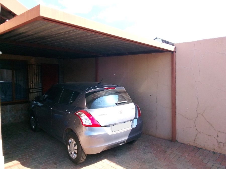 3 Bedroom Property for Sale in Clayville Gauteng