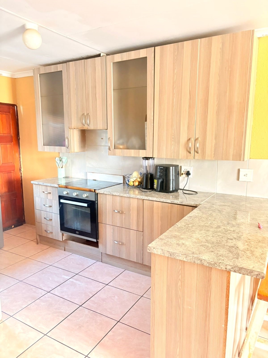3 Bedroom Property for Sale in Clayville Gauteng