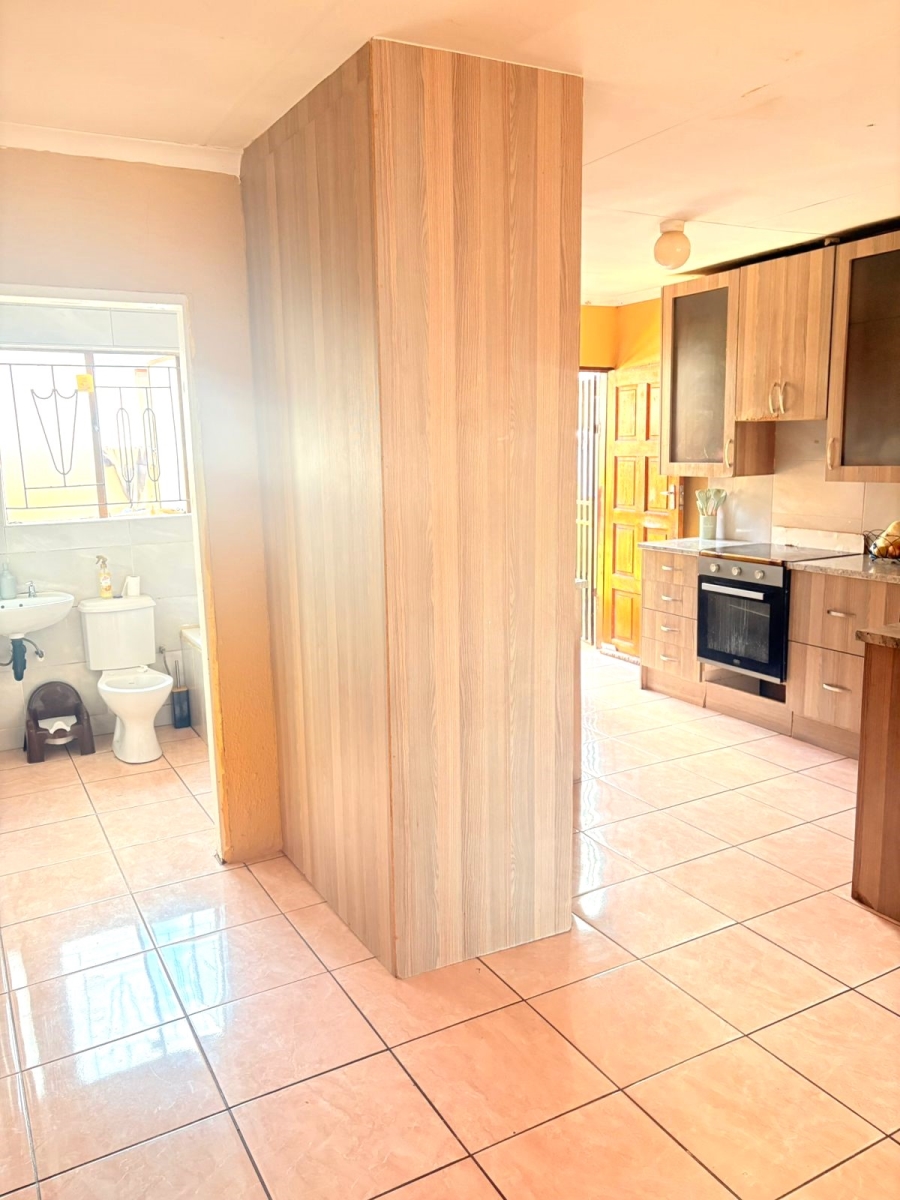 3 Bedroom Property for Sale in Clayville Gauteng
