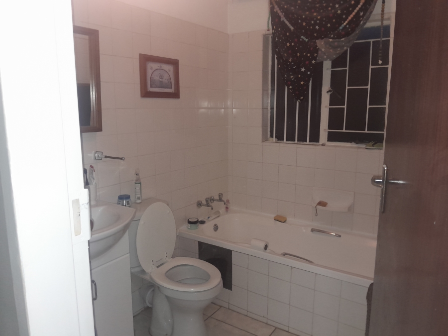 3 Bedroom Property for Sale in Garsfontein Gauteng