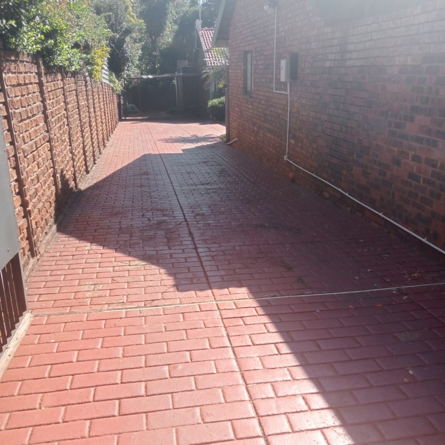 3 Bedroom Property for Sale in Garsfontein Gauteng