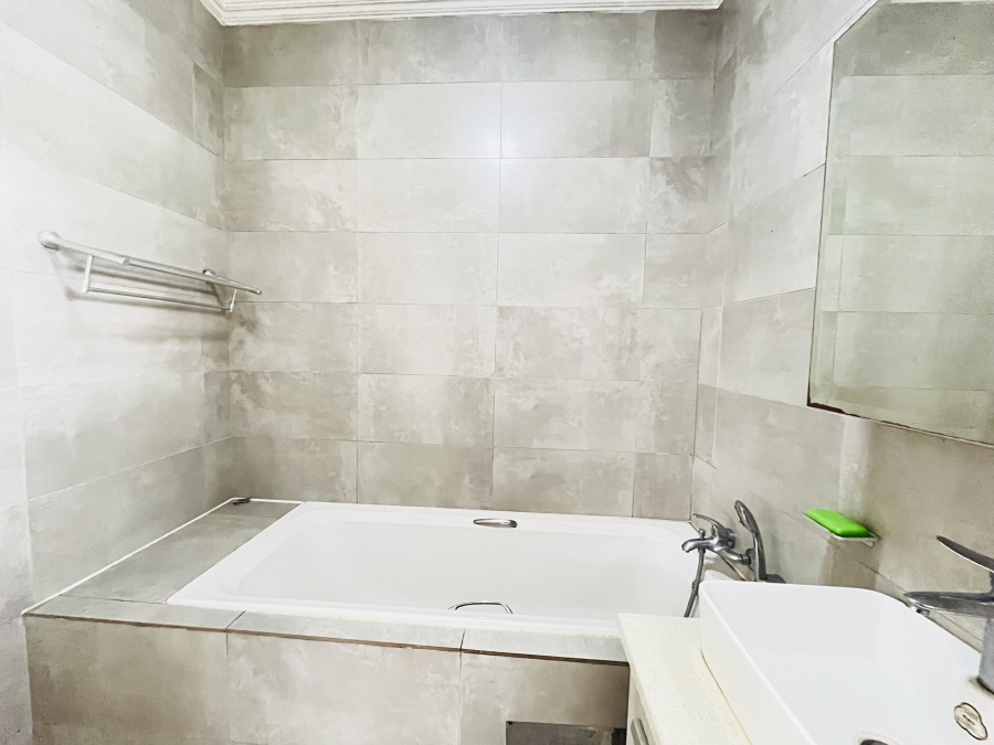 To Let 1 Bedroom Property for Rent in Broadacres Gauteng