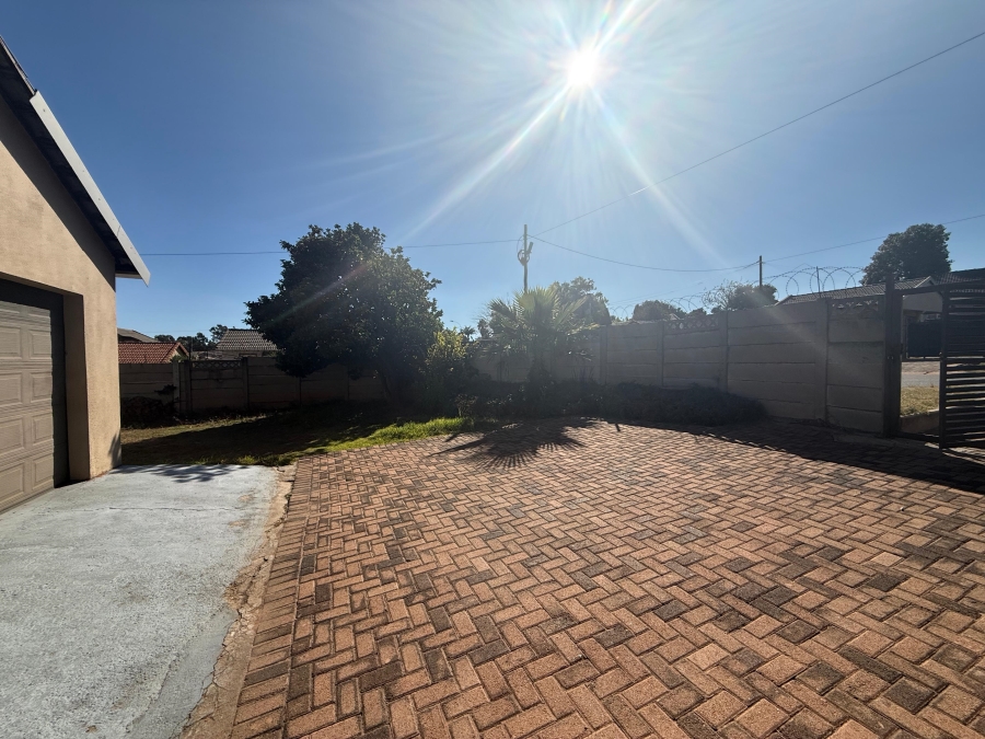 To Let 3 Bedroom Property for Rent in Witpoortjie Gauteng