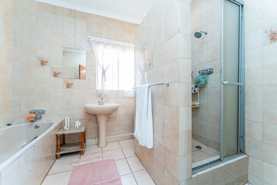 3 Bedroom Property for Sale in Zwartkop Gauteng