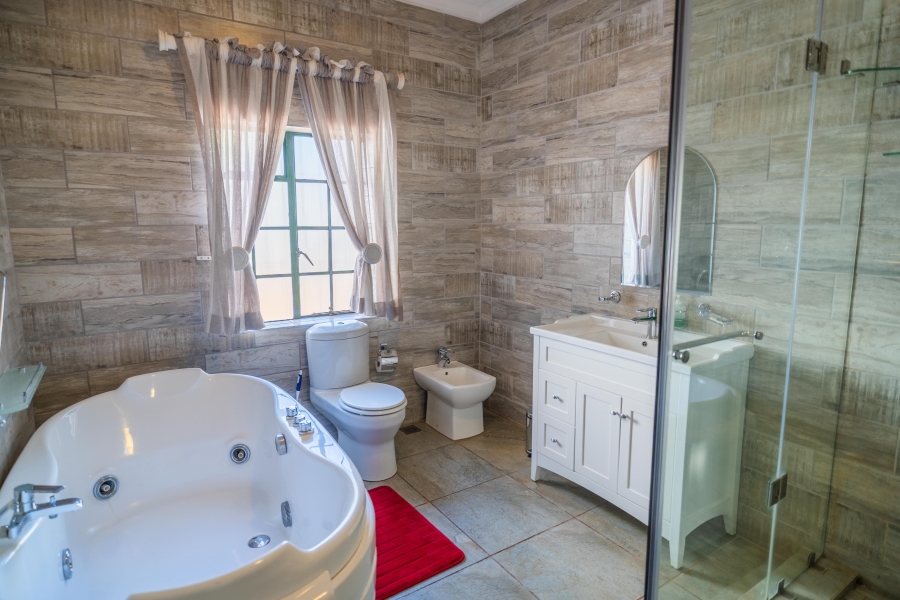 24 Bedroom Property for Sale in Golf View Gauteng