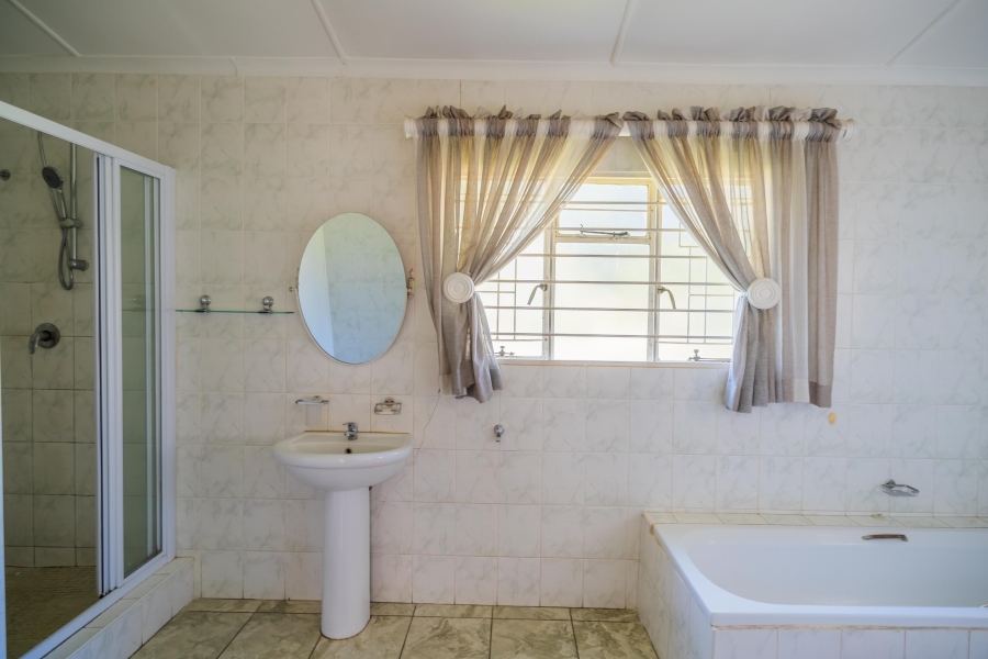 24 Bedroom Property for Sale in Golf View Gauteng