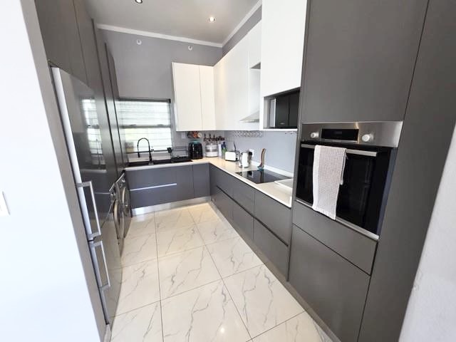 3 Bedroom Property for Sale in Sandhurst Gauteng
