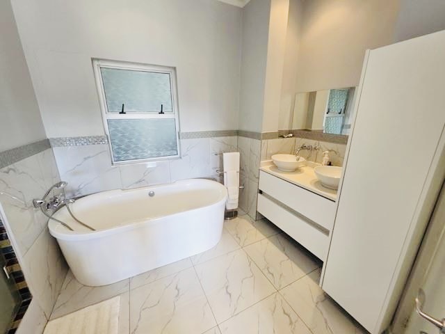 3 Bedroom Property for Sale in Sandhurst Gauteng