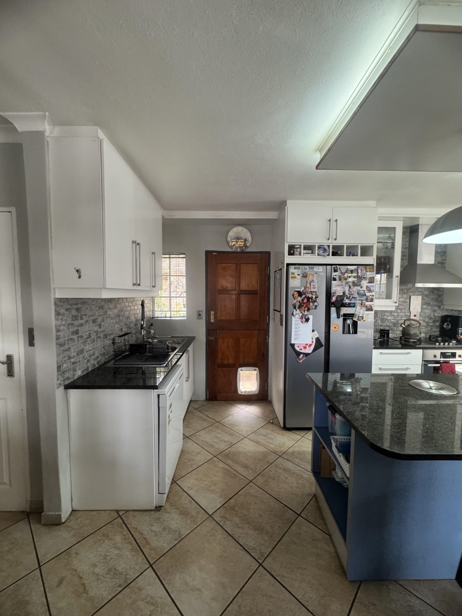 To Let 3 Bedroom Property for Rent in Albemarle Gauteng