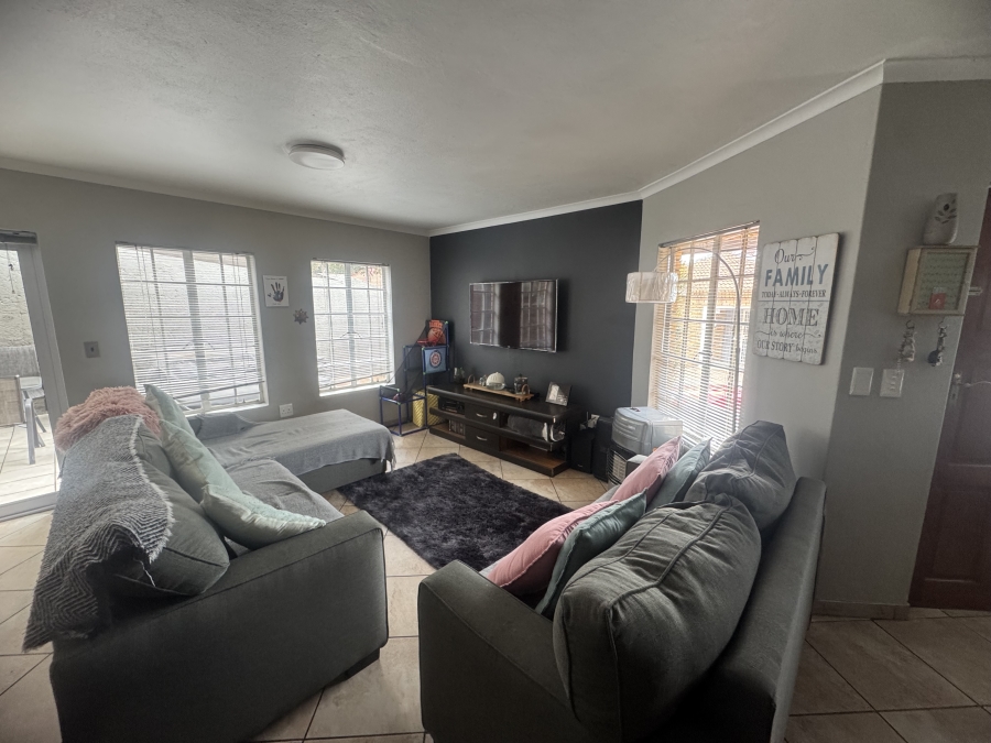 To Let 3 Bedroom Property for Rent in Albemarle Gauteng