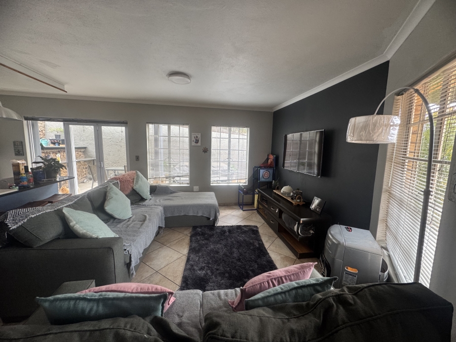 To Let 3 Bedroom Property for Rent in Albemarle Gauteng