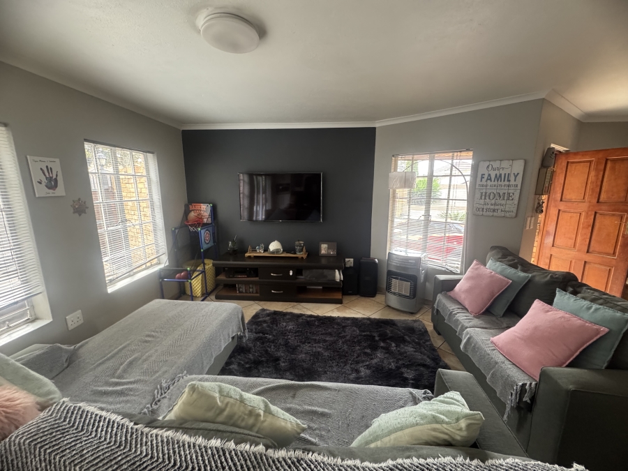 To Let 3 Bedroom Property for Rent in Albemarle Gauteng