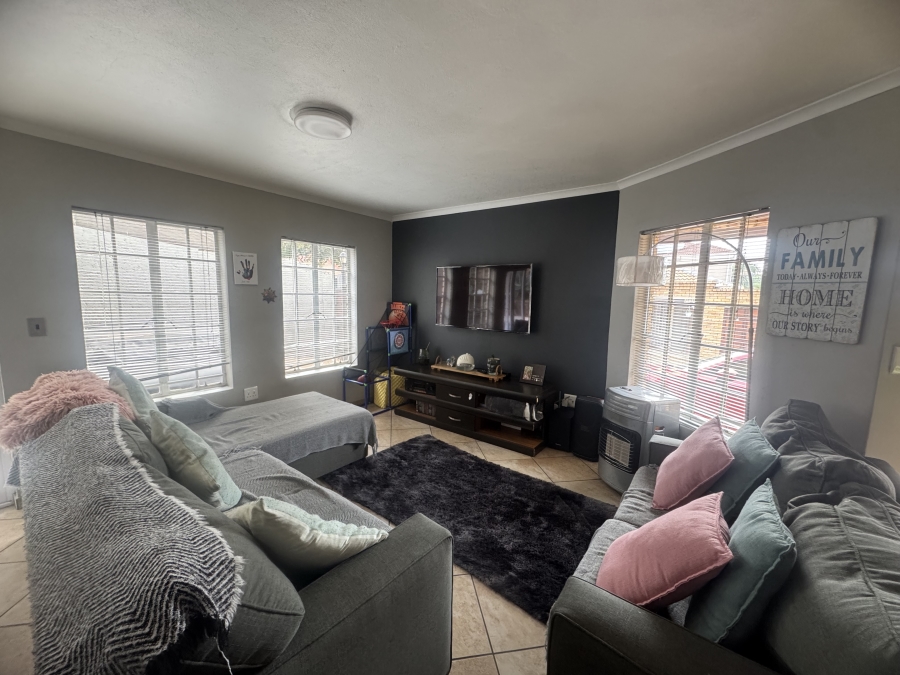 To Let 3 Bedroom Property for Rent in Albemarle Gauteng