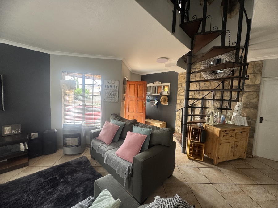 To Let 3 Bedroom Property for Rent in Albemarle Gauteng