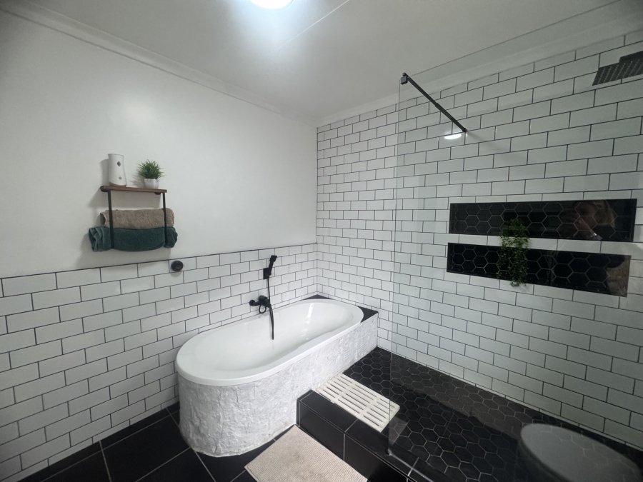 To Let 3 Bedroom Property for Rent in Albemarle Gauteng