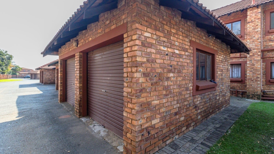 3 Bedroom Property for Sale in Edleen Gauteng