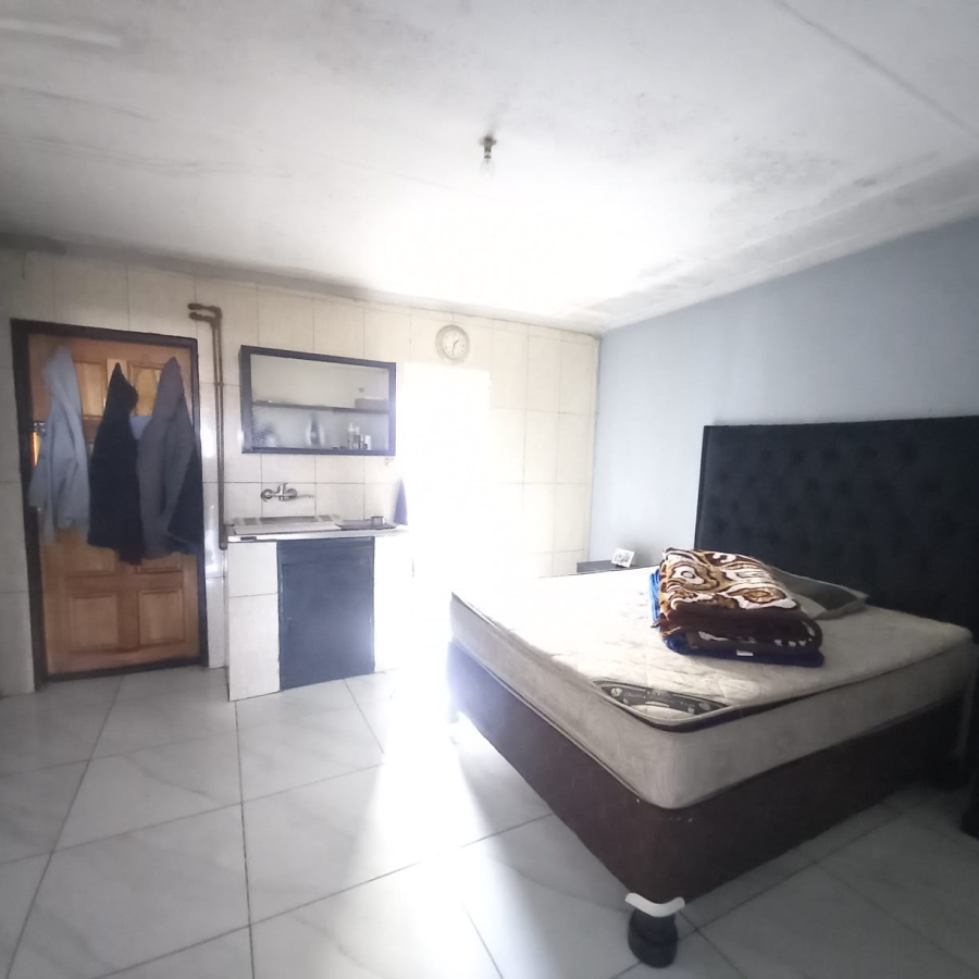 7 Bedroom Property for Sale in Actonville Gauteng
