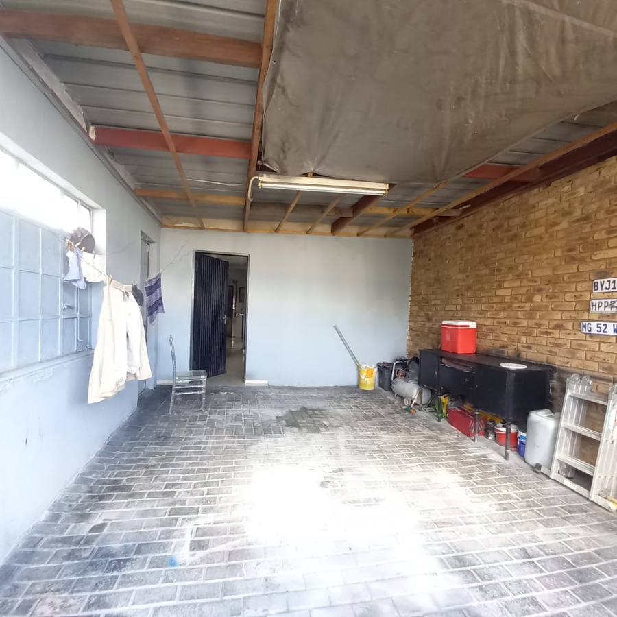 7 Bedroom Property for Sale in Actonville Gauteng