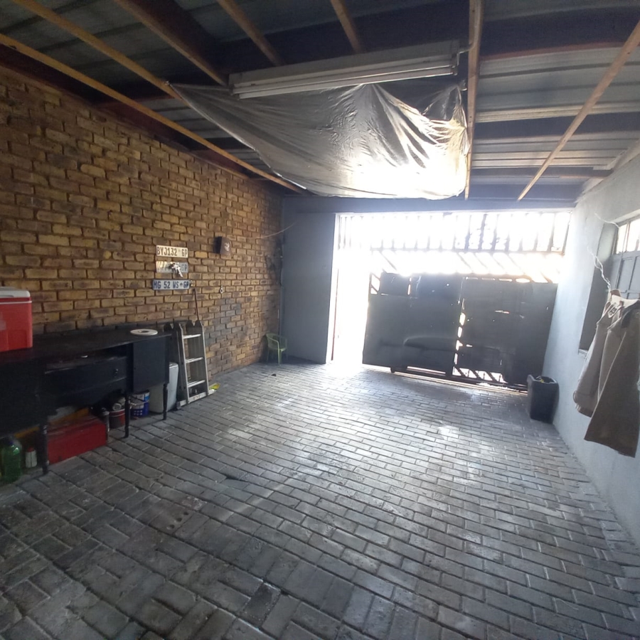 7 Bedroom Property for Sale in Actonville Gauteng