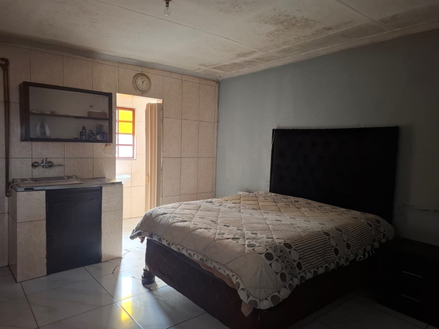 7 Bedroom Property for Sale in Actonville Gauteng