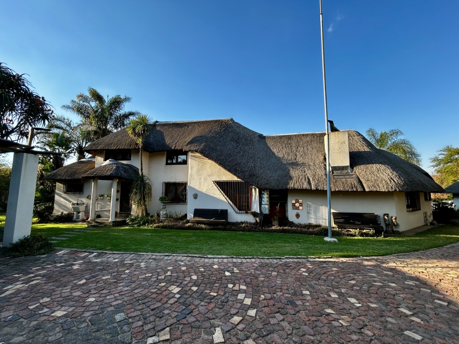 9 Bedroom Property for Sale in Mnandi Gauteng