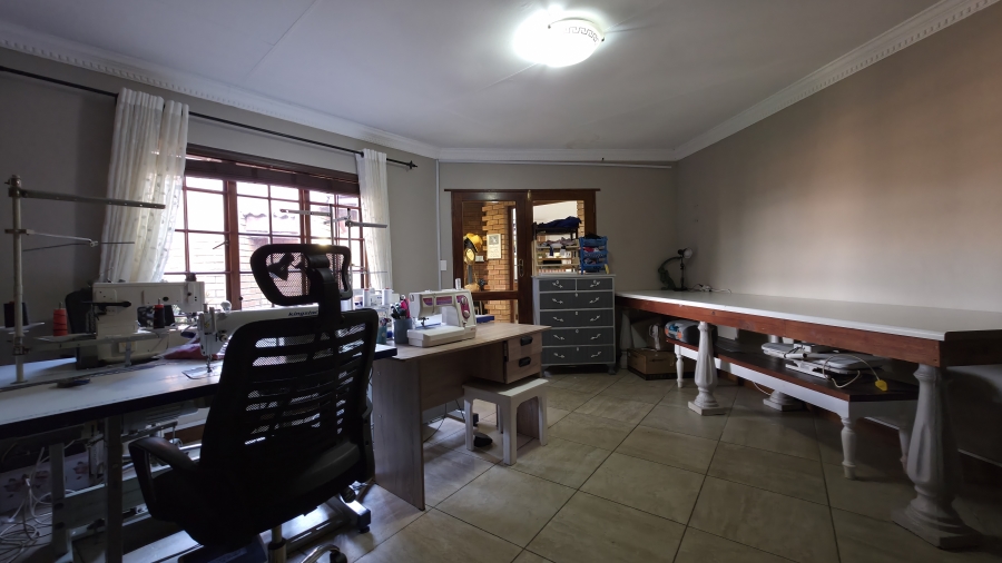 4 Bedroom Property for Sale in Moreleta Park Gauteng