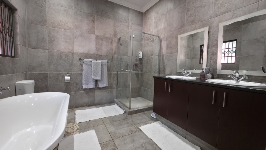 4 Bedroom Property for Sale in Moreleta Park Gauteng