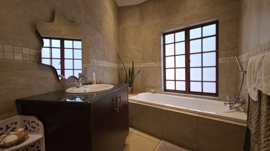 4 Bedroom Property for Sale in Moreleta Park Gauteng