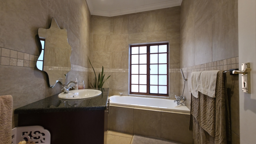 4 Bedroom Property for Sale in Moreleta Park Gauteng
