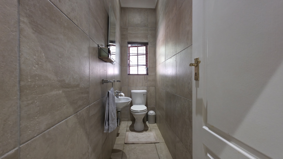 4 Bedroom Property for Sale in Moreleta Park Gauteng