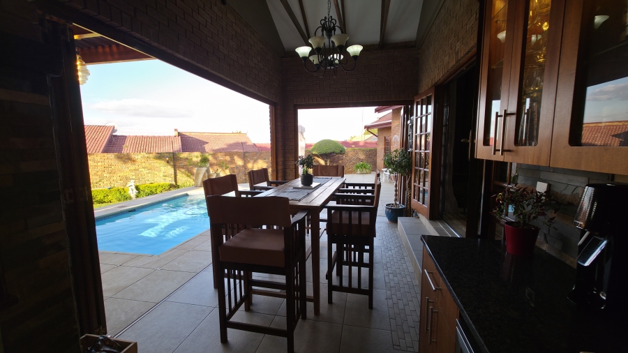 4 Bedroom Property for Sale in Moreleta Park Gauteng