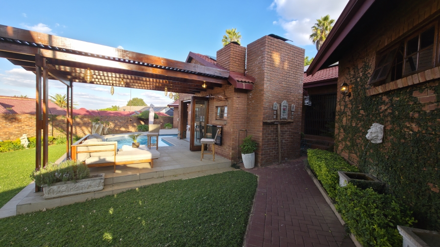 4 Bedroom Property for Sale in Moreleta Park Gauteng
