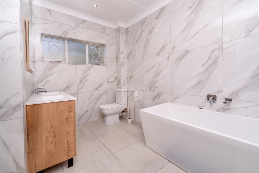 2 Bedroom Property for Sale in Sandown Gauteng
