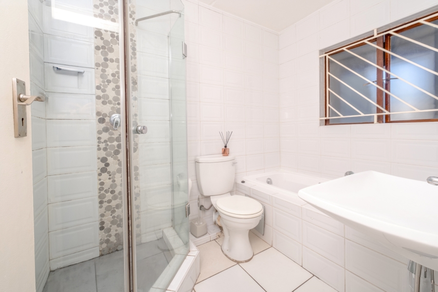 1 Bedroom Property for Sale in Morningside Hills Gauteng