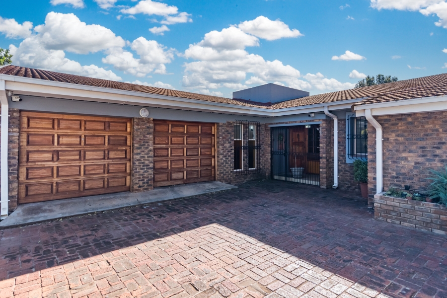 3 Bedroom Property for Sale in Eldoraigne Gauteng