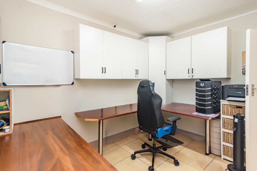 3 Bedroom Property for Sale in Eldoraigne Gauteng