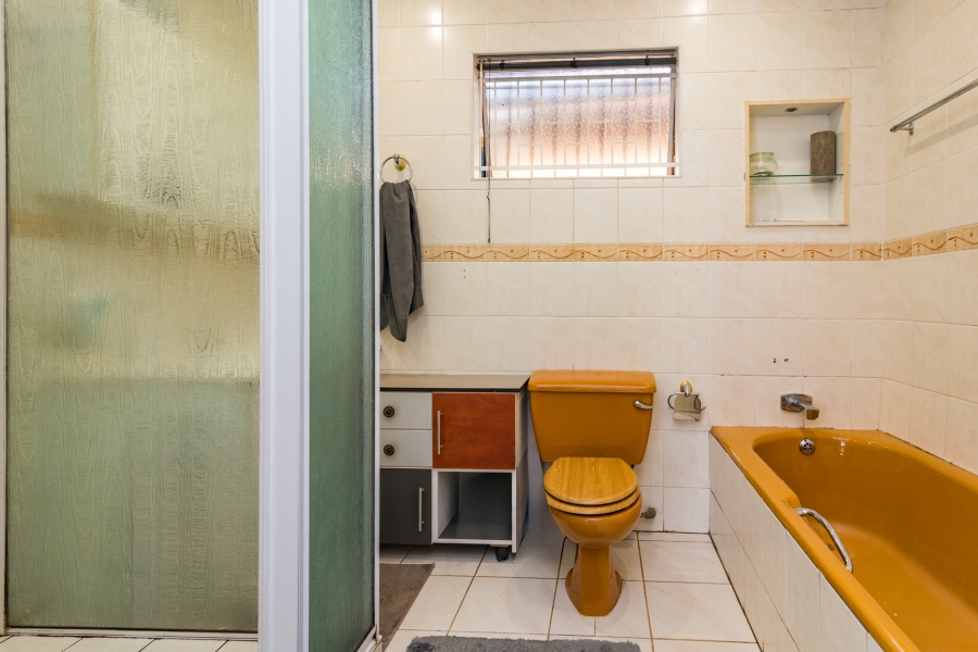 3 Bedroom Property for Sale in Eldoraigne Gauteng