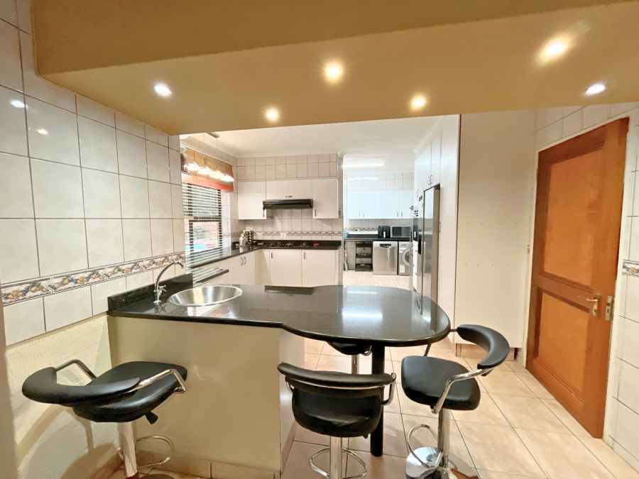 5 Bedroom Property for Sale in Bedfordview Gauteng