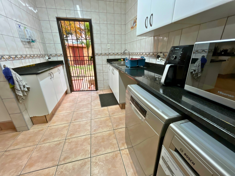 5 Bedroom Property for Sale in Bedfordview Gauteng