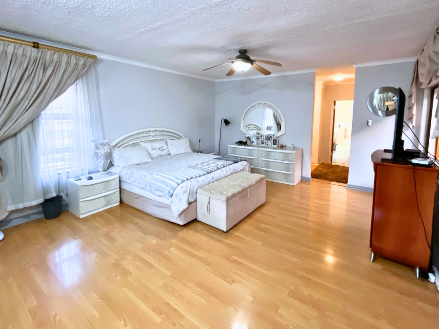 5 Bedroom Property for Sale in Bedfordview Gauteng