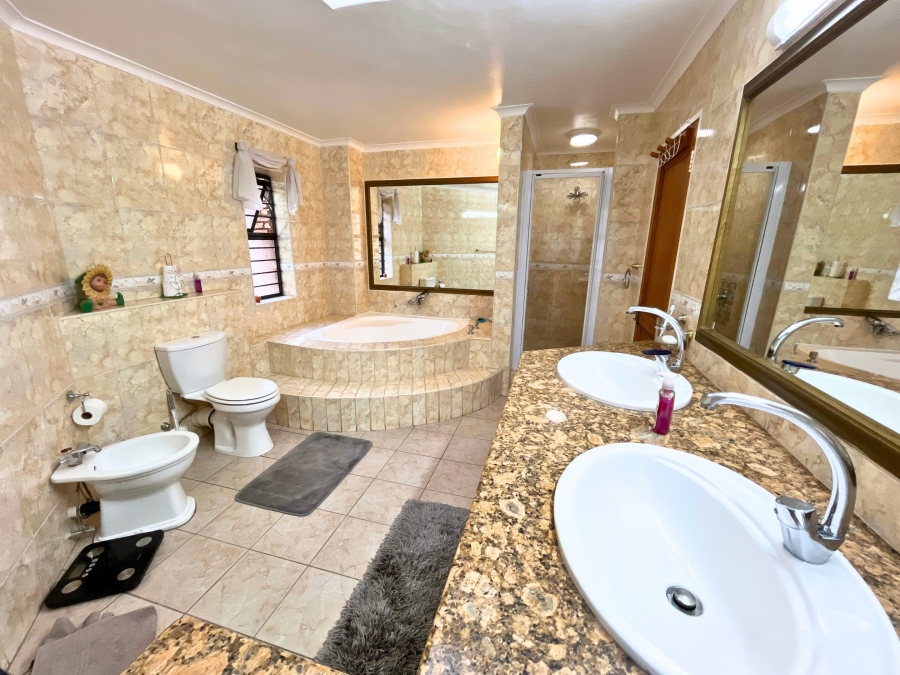 5 Bedroom Property for Sale in Bedfordview Gauteng