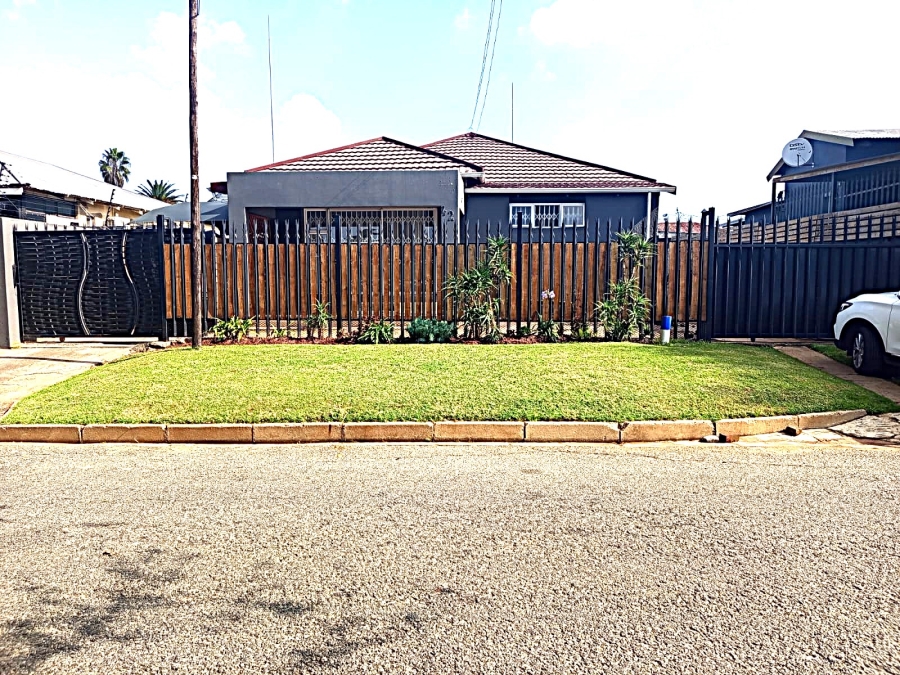 3 Bedroom Property for Sale in Roodepoort Central Gauteng